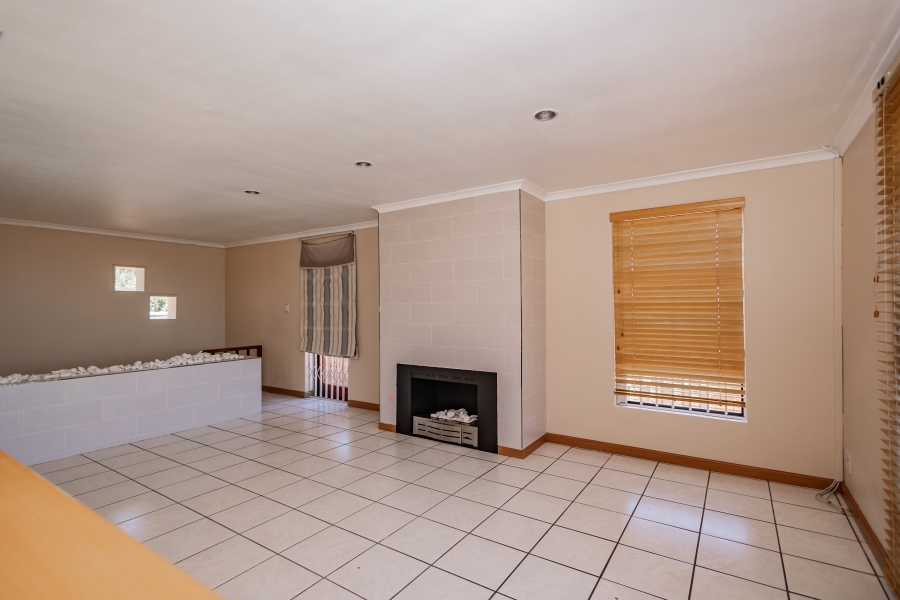 To Let 3 Bedroom Property for Rent in Loevenstein Western Cape